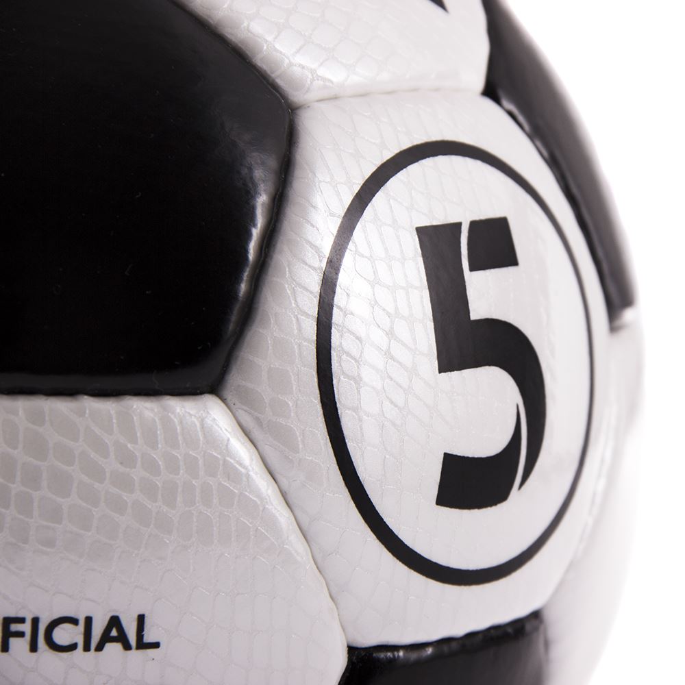 https://www.copafootball.com/images/articles/large/COPA-Laboratories-Match-Football-Black-White-blackwhi-3322.jpg