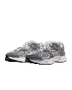 Nike V5 RNR Sneaker grau